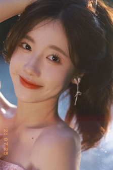 美女打开双腿让男生视频